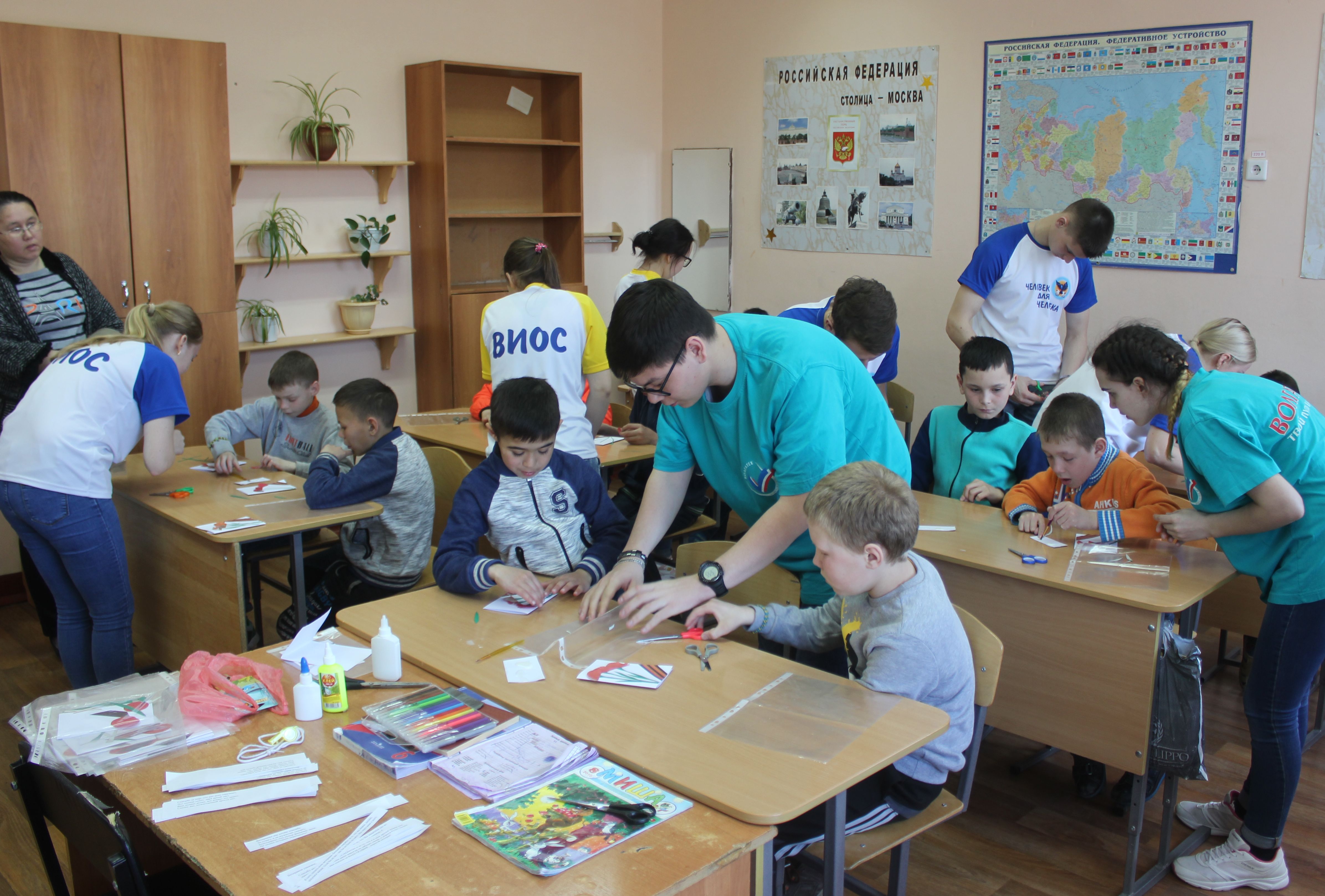 Как стать волонтером в детском доме. Форт боярд 2021. Сироты в детском доме и волонтеры. Волонтеры в детских домах. Детский дом.