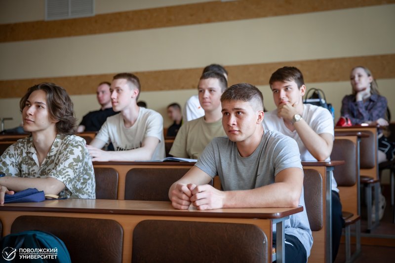 Важные темы современности обсудили первокурсники Волгатеха в рамках просветительских встреч с лекторами Российского общества «Знание»