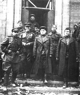 У входа в Рейхстаг. Крайний справа Б.В.Филиппов (май 1945 года)